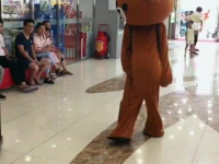 晕倒在门外的小姐姐图片,紧急救援瞬间，温情守护暖人心”